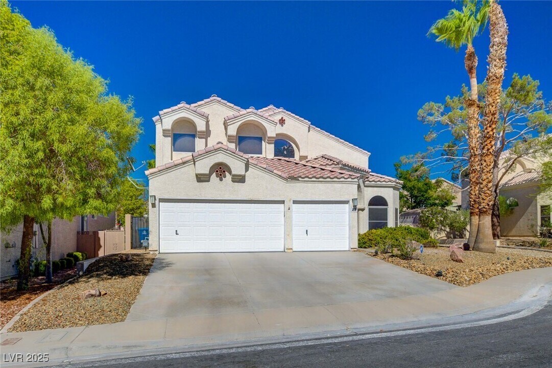 22 Lantern Glow in Henderson, NV - Building Photo