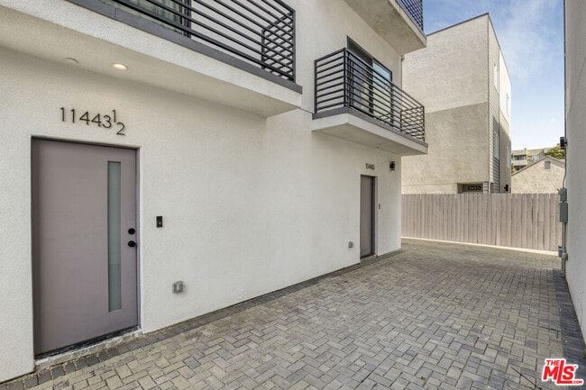 11443 Hatteras St in Los Angeles, CA - Building Photo - Building Photo
