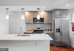 8332 Forrest Ave in Philadelphia, PA - Building Photo - Building Photo