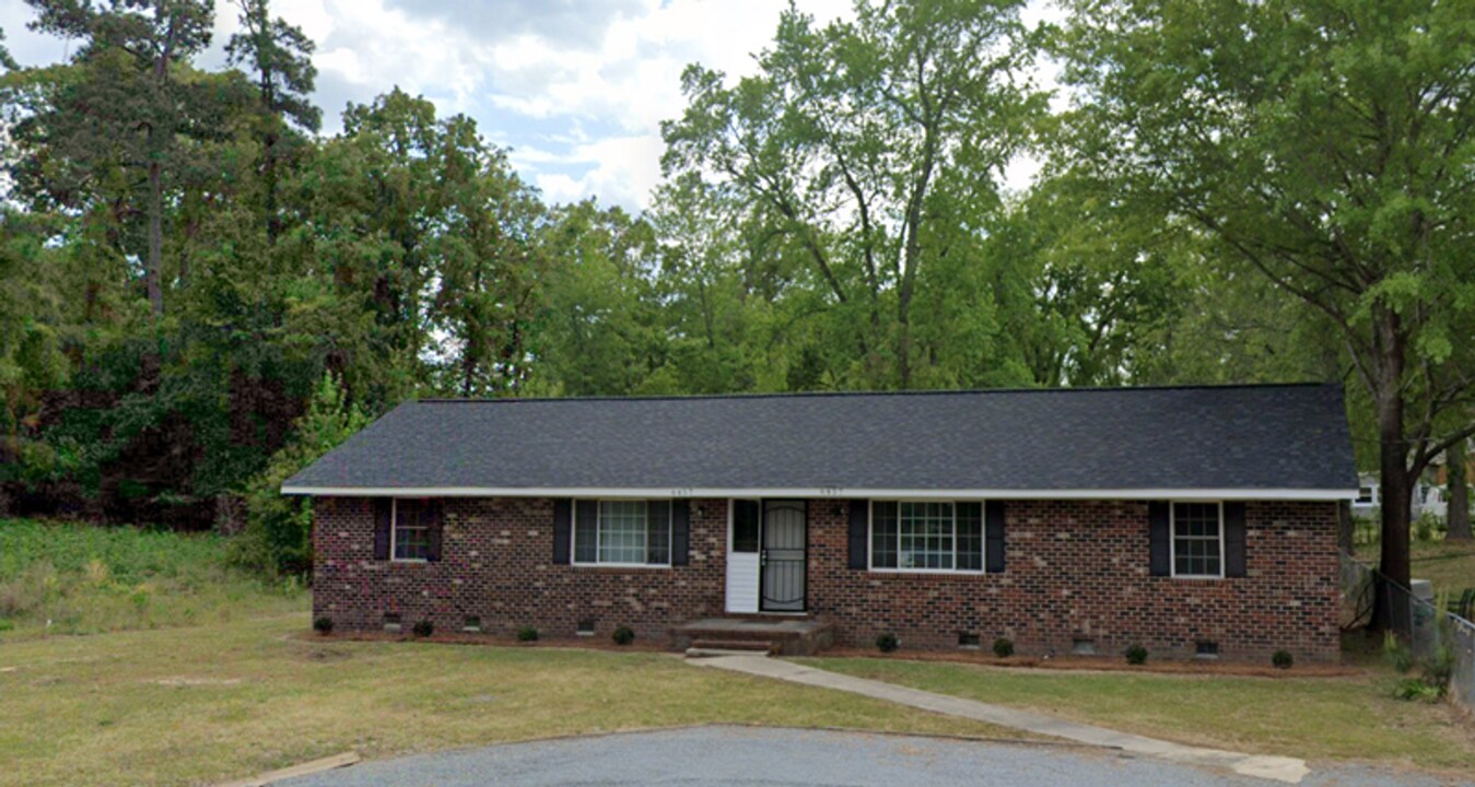 6457 Rutherglen Dr in Fayetteville, NC - Building Photo