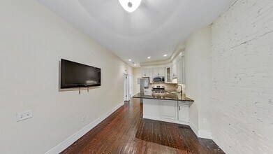 2 Carmel St, Unit 1 in Boston, MA - Foto de edificio - Building Photo