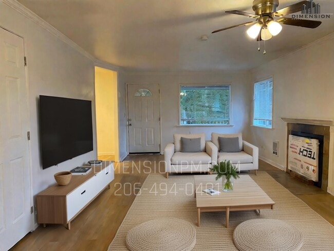 1519 Maple Ln in Kent, WA - Foto de edificio - Building Photo