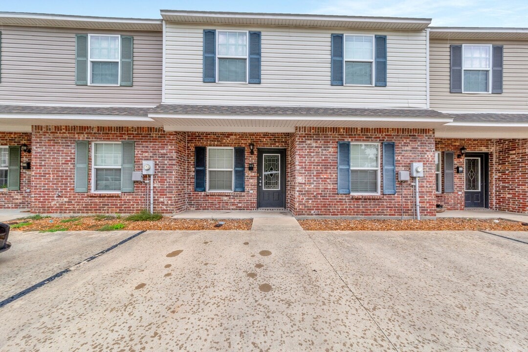 112 Padre Dr in Broussard, LA - Building Photo