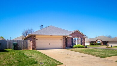 21925 Homesteaders Rd in Edmond, OK - Building Photo - Building Photo