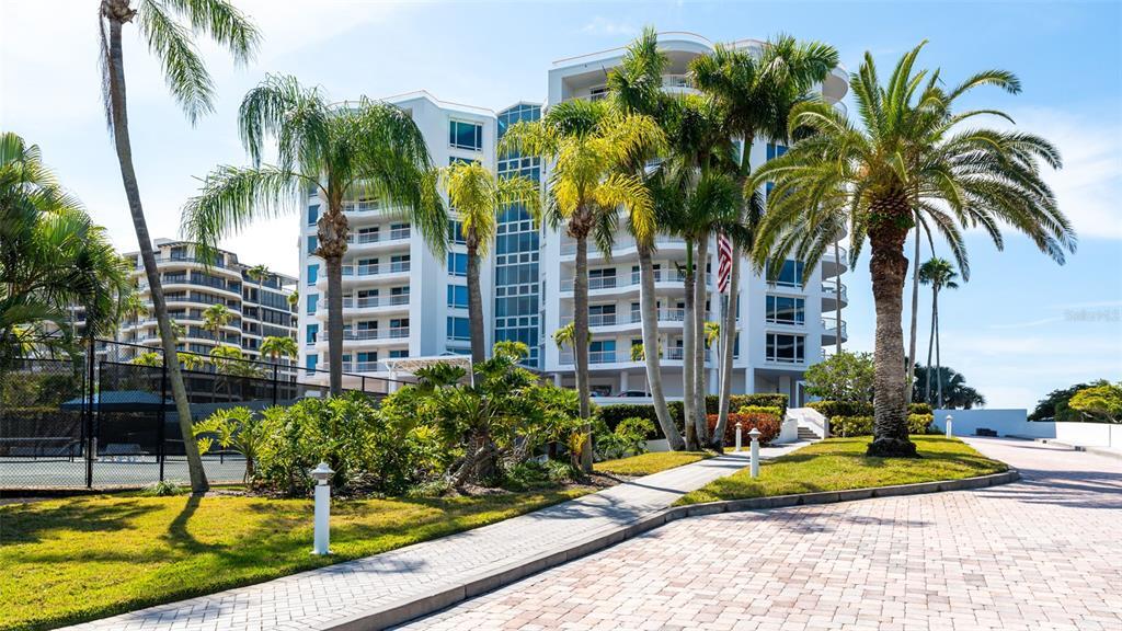 455 Longboat Club Rd in Longboat Key, FL - Foto de edificio