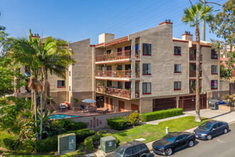 Rio Vista in San Diego, CA - Foto de edificio - Building Photo