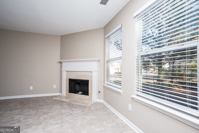 410 Pinevale Ct in College Park, GA - Building Photo - Building Photo