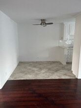 735 N Sycamore Ave in Los Angeles, CA - Foto de edificio - Building Photo