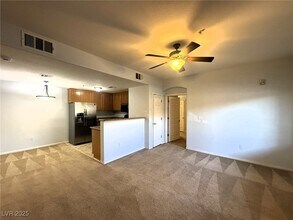 7701 W Robindale Rd in Las Vegas, NV - Building Photo - Building Photo