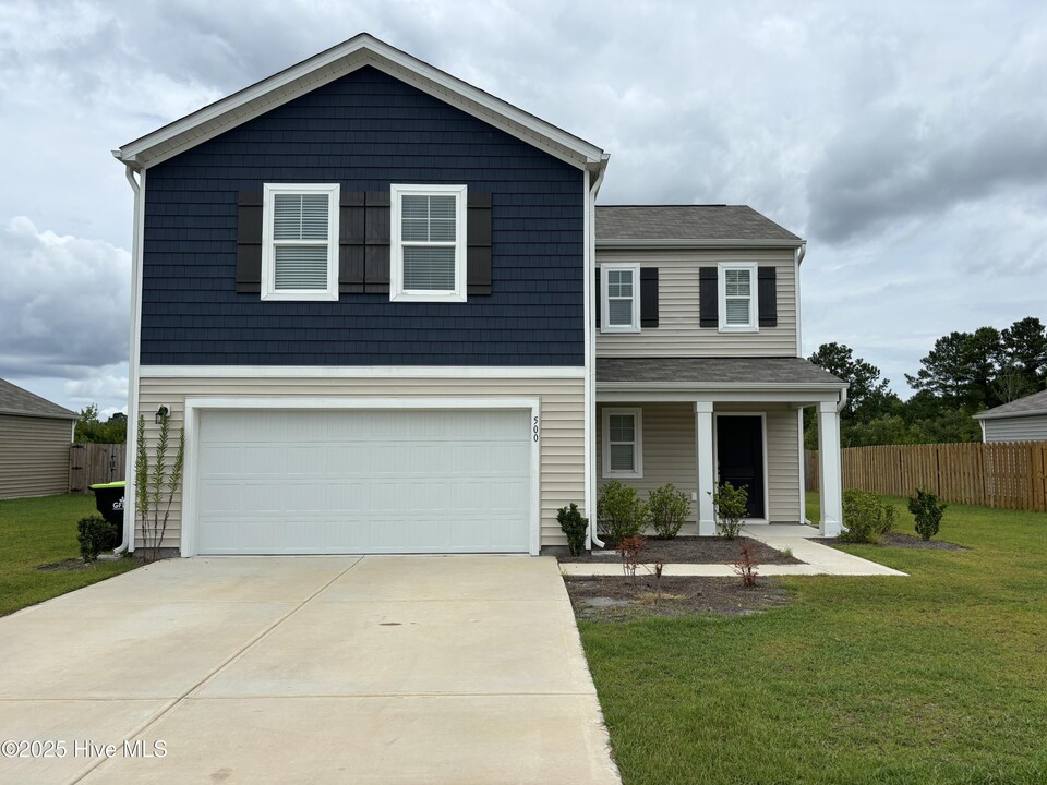 500 Birdsong Dr in Holly Ridge, NC - Building Photo