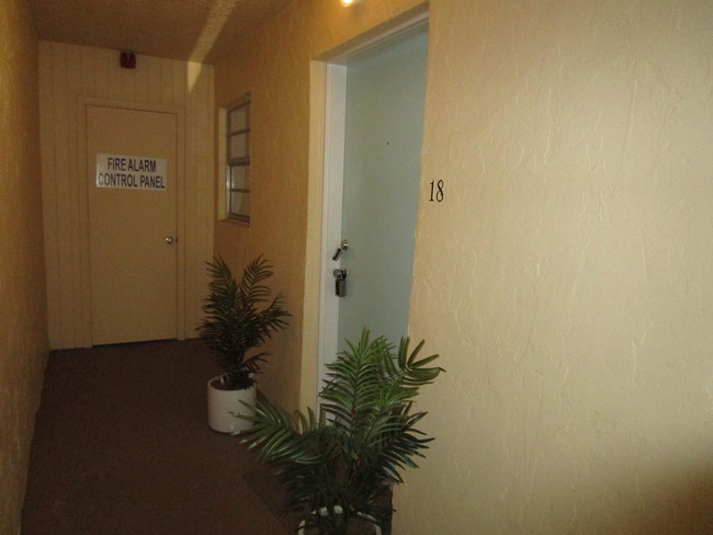 10693 N Military Trl-Unit -18 in West Palm Beach, FL - Building Photo - Building Photo