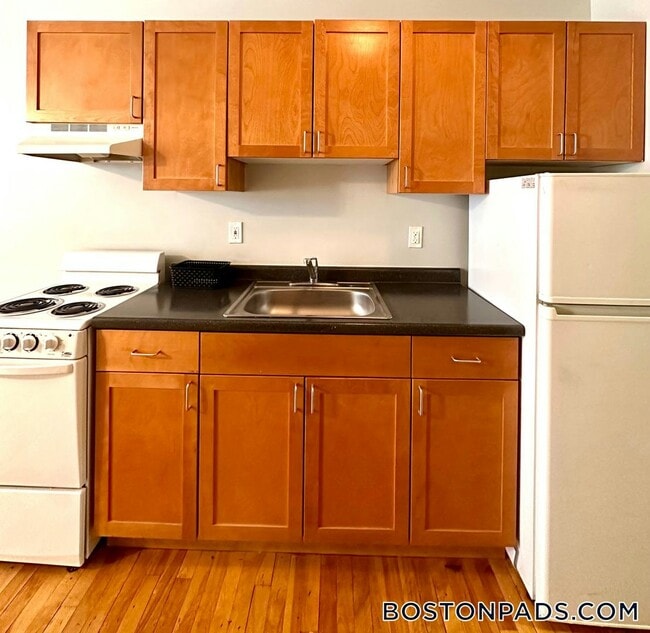 8 Portland St in Worcester, MA - Building Photo - Building Photo