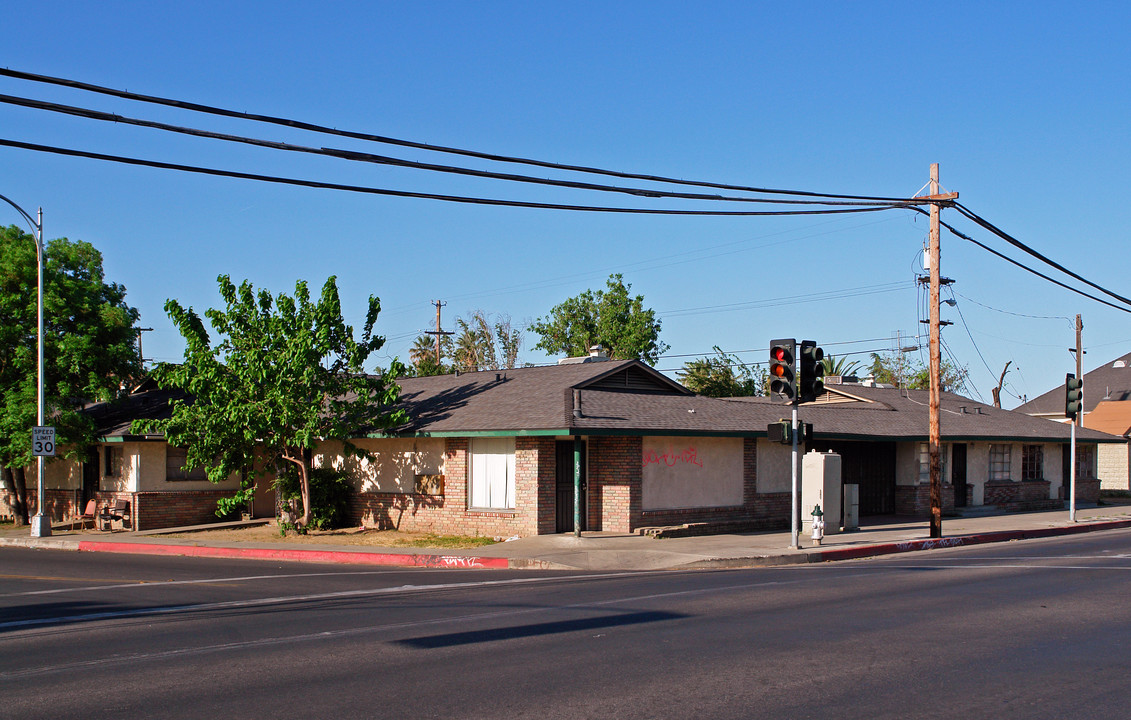 1342 E Belmont Ave in Fresno, CA - Building Photo