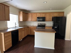 398 Cassidy Dr E in Meridian, ID - Building Photo - Building Photo