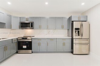 2148 NW 48th St in Miami, FL - Building Photo - Building Photo