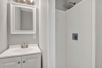 2215 Greenwood St in Savannah, GA - Building Photo - Building Photo