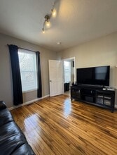 49 Paradise Rd, Unit #1 in Swampscott, MA - Foto de edificio - Building Photo