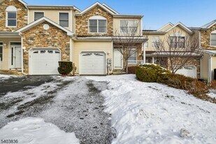 29 Summerhill Dr in Morris Plains, NJ - Building Photo