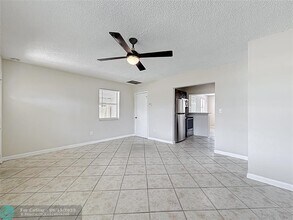 621 NE 44th St in Pompano Beach, FL - Building Photo - Building Photo