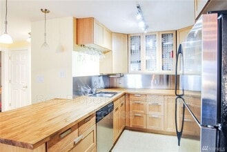 3825 NE 155th Pl in Lake Forest Park, WA - Building Photo - Building Photo