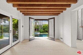 524 Altair Pl in Los Angeles, CA - Building Photo - Building Photo