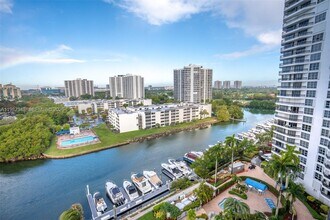 3530 Mystic Pointe Dr in Aventura, FL - Foto de edificio - Building Photo