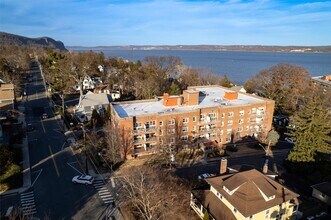38 4th Ave in Nyack, NY - Foto de edificio - Building Photo