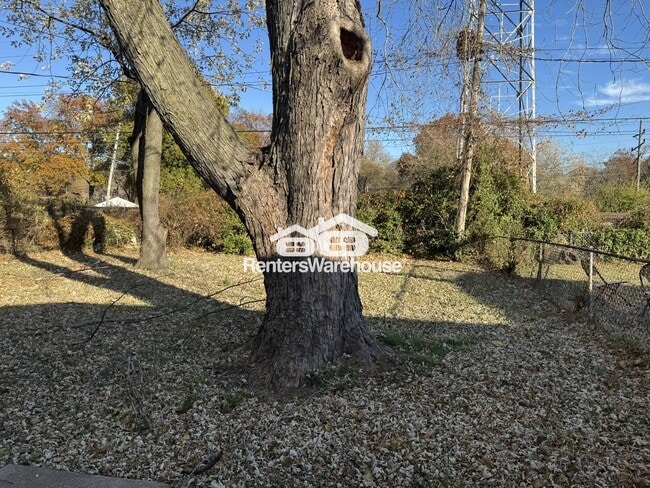 11880 Criterion Ave in St. Louis, MO - Building Photo - Building Photo