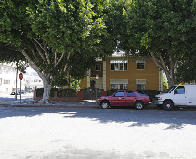 900 S Berendo St in Los Angeles, CA - Building Photo - Building Photo