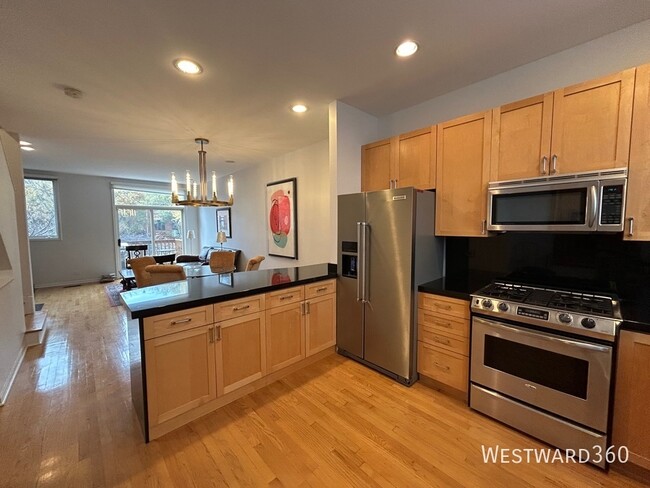 property at 1801 W Winnemac Ave