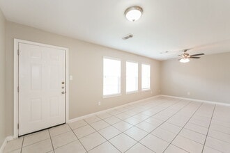4955 N Cancun Dr in Houston, TX - Building Photo - Building Photo