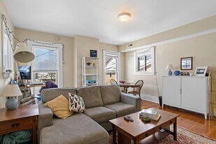 2514 Lincoln St NE, Unit 1 in Minneapolis, MN - Building Photo