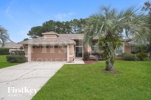5718 Wedgefield Dr in Zephyrhills, FL - Building Photo