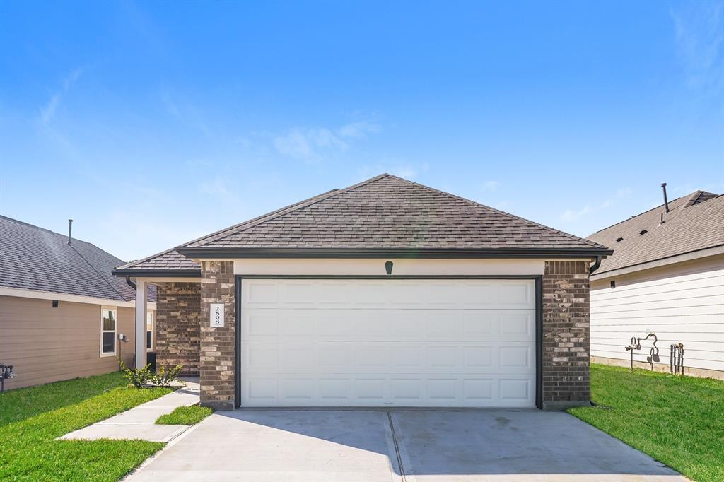 2808 Briggs Dr in Conroe, TX - Building Photo