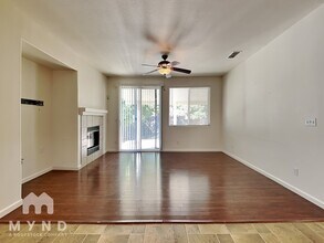 10114 Upshaw Way in Elk Grove, CA - Foto de edificio - Building Photo