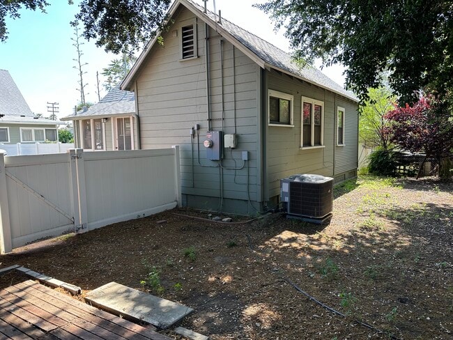 909-902 Stillman Ave in Redlands, CA - Building Photo - Building Photo