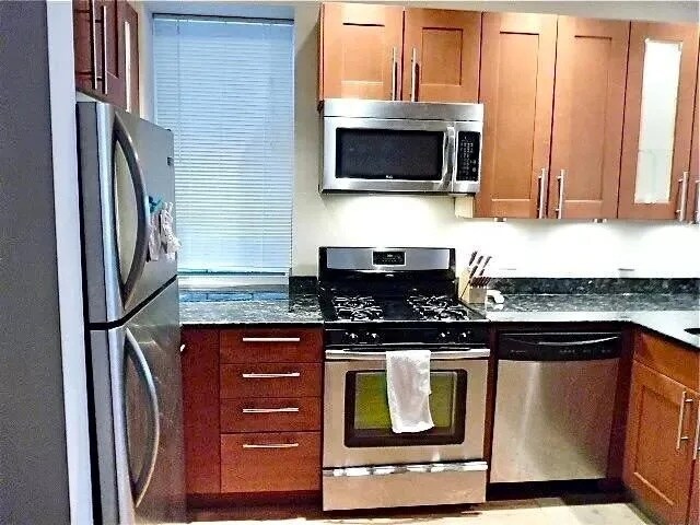 1636 W Beach Ave in Chicago, IL - Building Photo - Building Photo