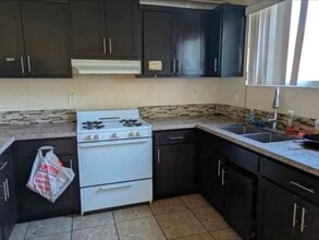 329 E 116th Pl in Los Angeles, CA - Building Photo - Building Photo