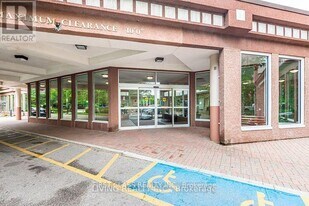 7 Concorde Pl in Toronto, ON - Building Photo