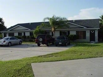 7227 Sky Ct in Spring Hill, FL - Foto de edificio