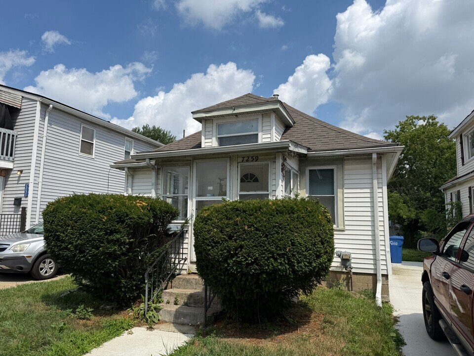 7259 Republic Ave in Warren, MI - Foto de edificio