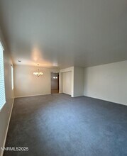 5398 Siltstone Way in Sparks, NV - Building Photo - Building Photo