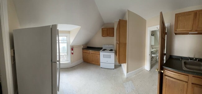 28 Loomis St, Unit 3 in Burlington, VT - Building Photo - Building Photo