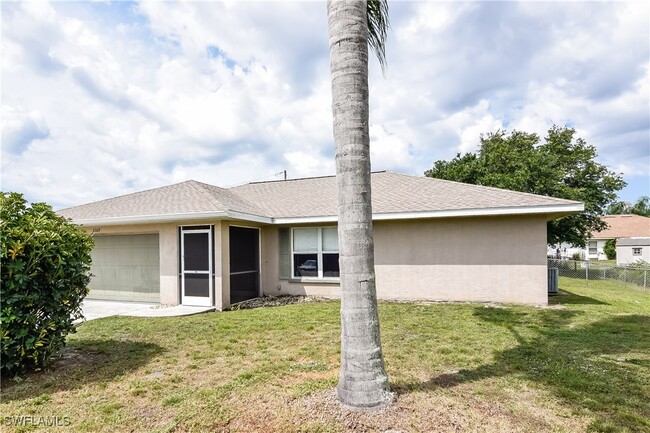 2369 N Biscayne Dr in North Port, FL - Building Photo - Building Photo