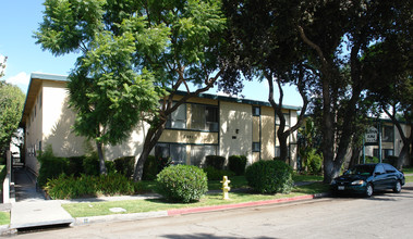 Kona Kai Apartments in Westminster, CA - Building Photo - Building Photo