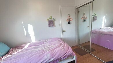 24 Ward Av in Hamilton, ON - Building Photo - Building Photo