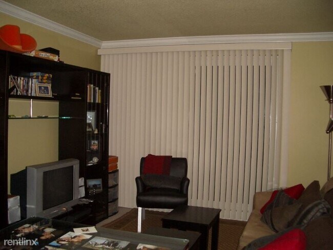 240 Lombard St in San Francisco, CA - Building Photo - Building Photo