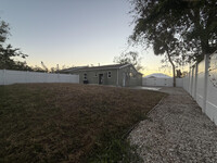 4011 Nelson Ave, Unit A in Sarasota, FL - Foto de edificio - Building Photo