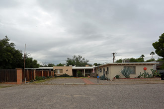 4702 E 4th St in Tucson, AZ - Building Photo - Building Photo