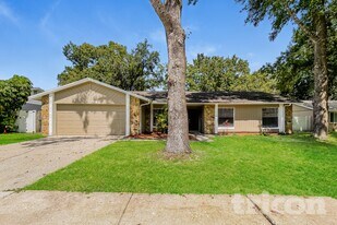 4111 Sand Lake Ct in Tampa, FL - Building Photo